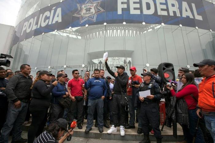 Members of the Federal Police demonstrate outside the Federal Police headquarters in Mexico City on July 3, 2019 against the annexion of the force to the newly inaugurated National Guard