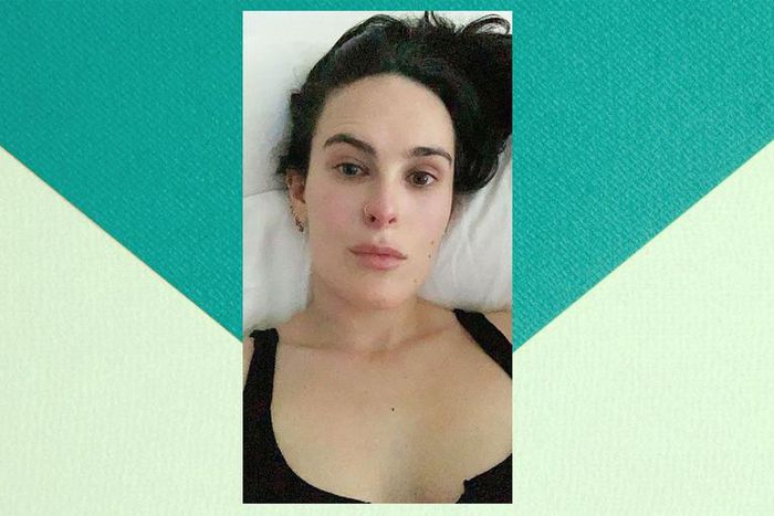 Rumer Willis Has A Mystery Stomach Illness