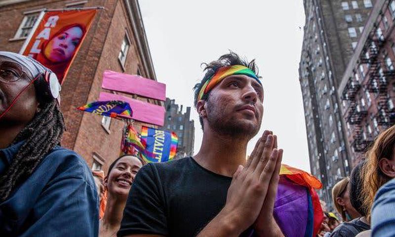 'everybody ain't surfing this rainbow wave' Class divisions in gay rights