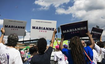 Climate Activists Pack Streets, Urging Candidates to Look Beyond 'Glamour'