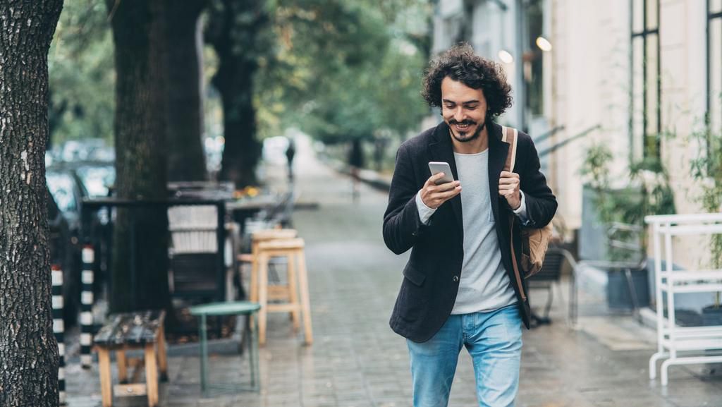Man texting in the city