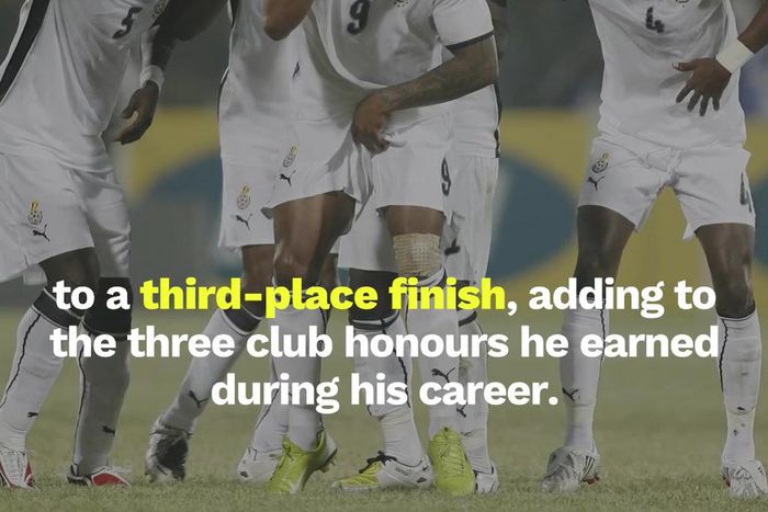 Asamoah Gyan pays his last respect to Junior Agogo