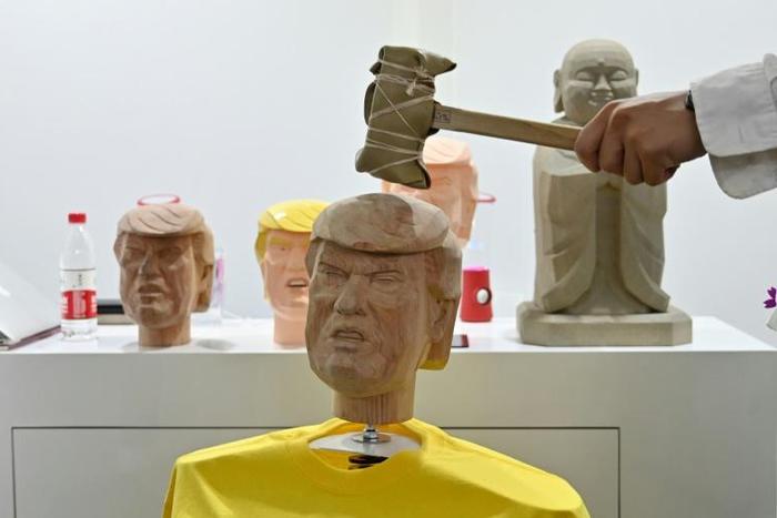 A kiosk at a Shanghai electronics fair is offering visitors the chance to smash a life-sized likeness of Donald Trump with a hammer
