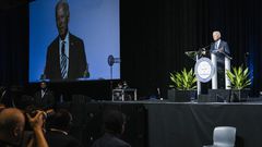 Why the 2020 Democrats Still Aren't Talking About Impeachment