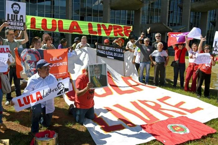 Demonstrators protest in front of the Justice Ministry in Brasilia calling for the release of former President Luiz Inacio Lula da Silva and the arrest of Justice Minister and former judge Sergio Moro on June 10, 2019