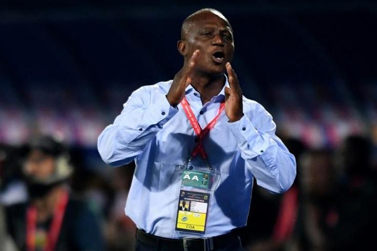 Ghana coach Kwesi Appiah gives instructions during a 2-2 draw with Benin in the Africa Cup of Nations