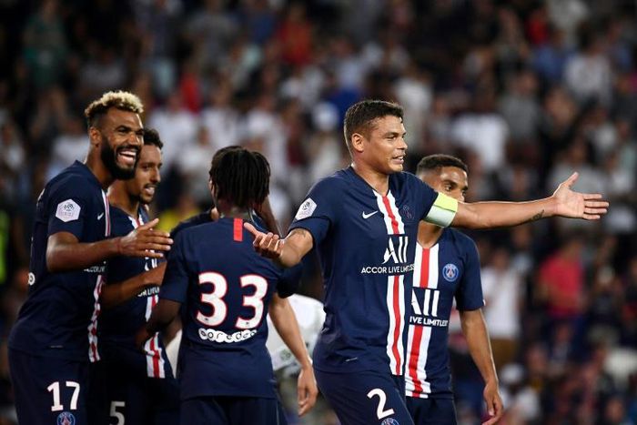 Paris Saint-Germain players Eric-Maxim Choupo-Moting (L) and Thiago Silva (R) had their homes targeted in a series of burglaries late last year