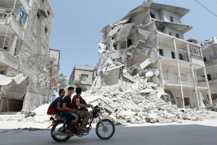 Air strikes on northwestern Syria have stopped after more than three months of deadly bombardment as peace talks get underway in Kazakhstan