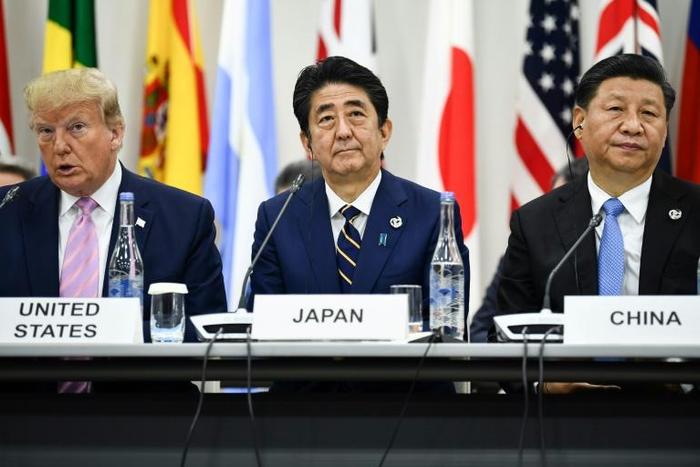 Donald Trump has said he expects a 'productive' meeting with Chinese President Xi Jinping (R) on the sidelines of the G20