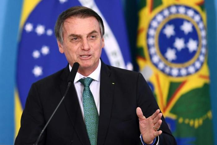 Brazilian President Jair Bolsonaro has warned against 'our Argentine brothers fleeing here'