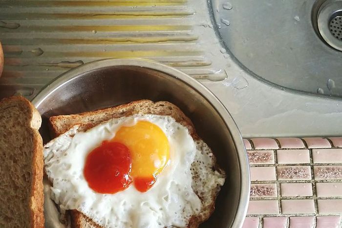 How to Eat Your Meals Over the Sink