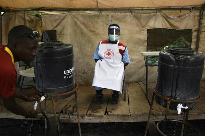 The Mpondwe border post is on high alert after a family with suspected Ebola entered Uganda from Congo