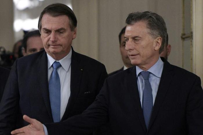 Brazilian President Jair Bolsonaro (L) and Argentine President Mauricio Macri arrive at a welcoming ceremony before holding a working meeting in Buenos Aires