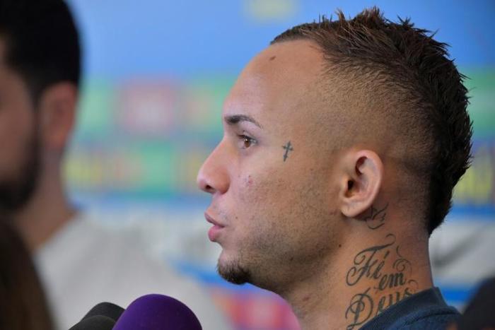 Dribbling specialist Everton says he won't change his Brazilian style of play, even if he moves to Europe