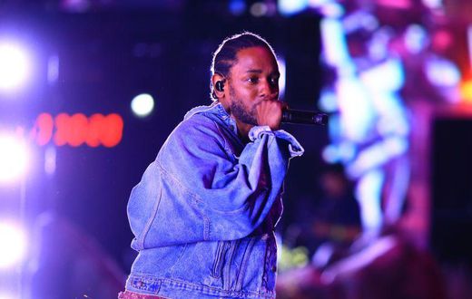 Kendrick Lamar Shows Off His Boxing Moves