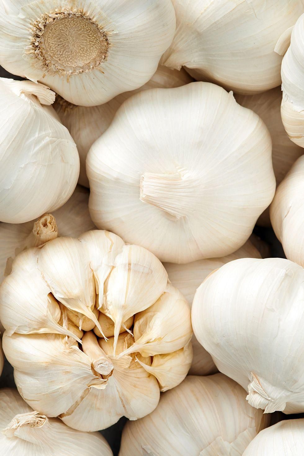 12 Foods That Cause Bloating, According To Nutritionists