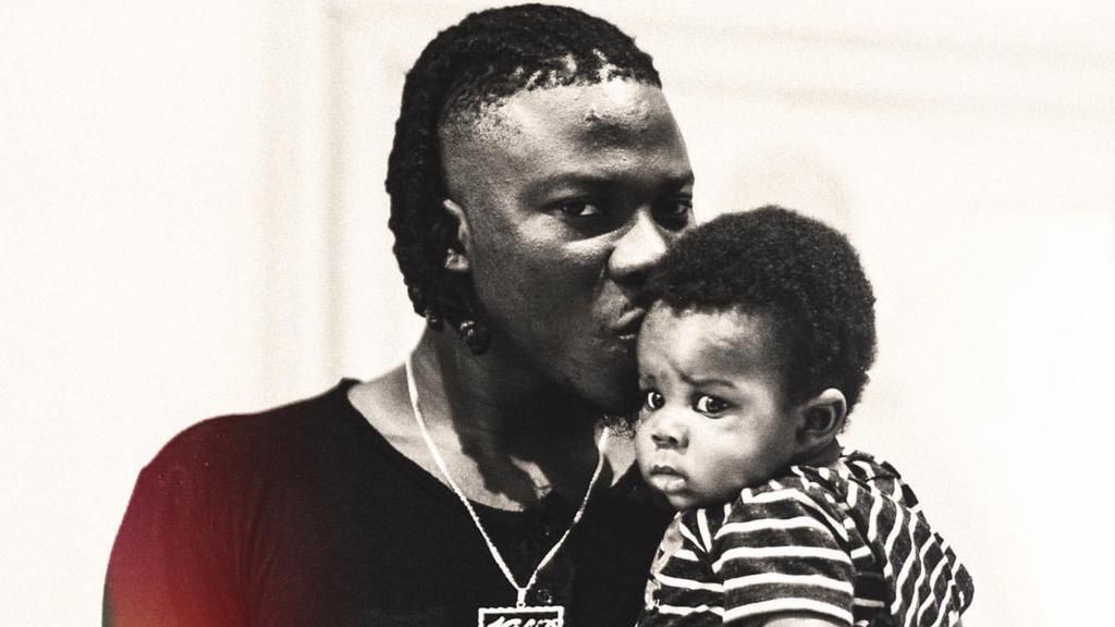 Stonebwoy and son