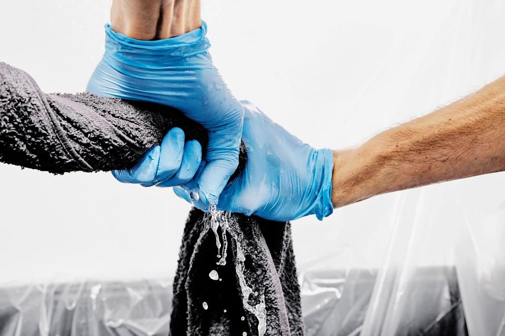 The lab measures every drop of sweat thats shed, to know more about how you reactand should trainin the heat.