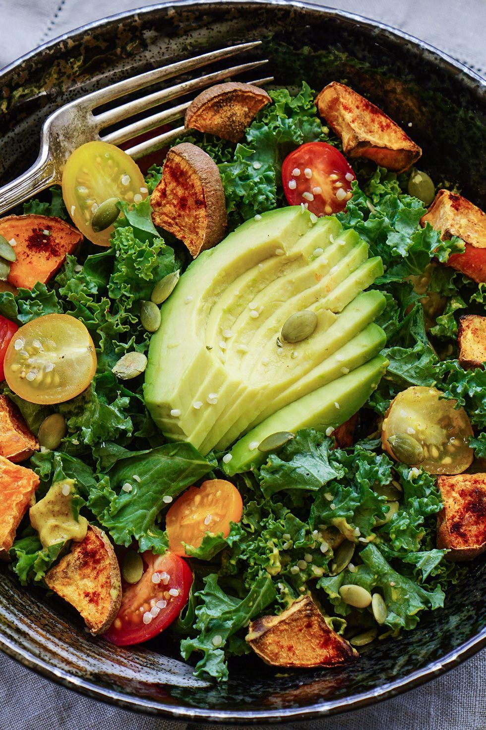 12 Foods That Cause Bloating, According To Nutritionists