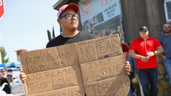 Trump Visits the Grieving, and Stokes Divisions