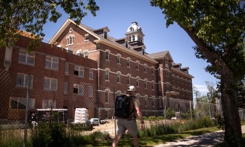 Wife's Failure to Save College Is Still Looming Over Sanders