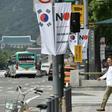 Authorities in Jung-gu hung the banners on lampposts