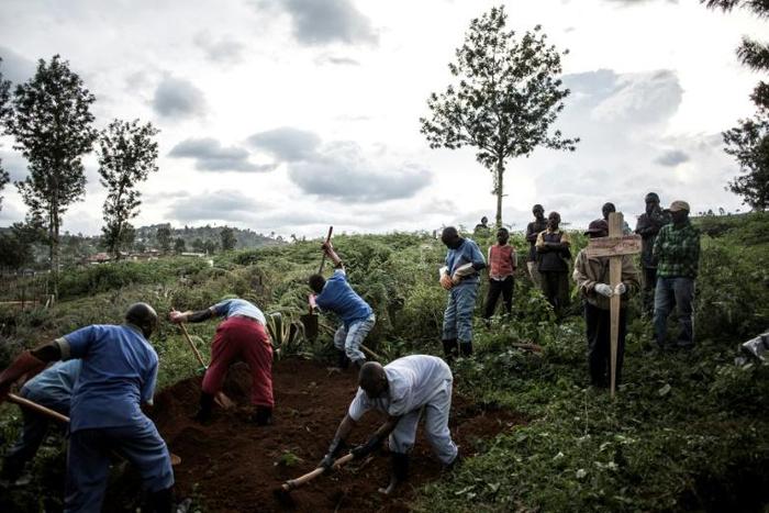 The current Ebola outbreak in DRC has left more than 1,800 people dead, the health ministry says