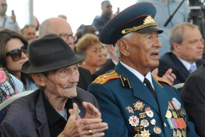 Roma and Jewish Holocaust survivors paid tribute to those killed by the Nazis at a ceremony at Auschwitz-Birkenau