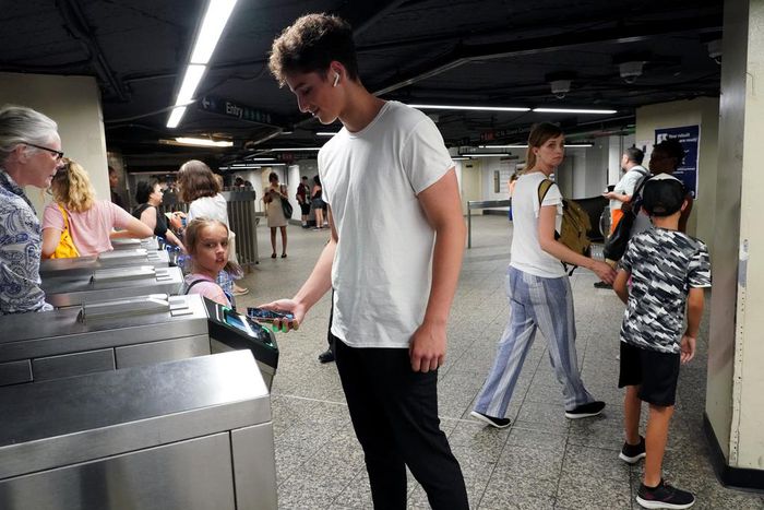 So Long, Swiping. The 'Tap-and-Go' Subway Is Here.