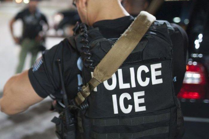 ice officers deportation immigration arrest