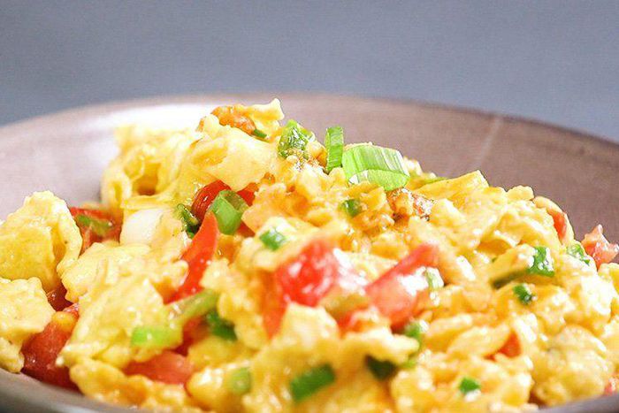 Make This Cheesy Scallion Scramble For Breakfast