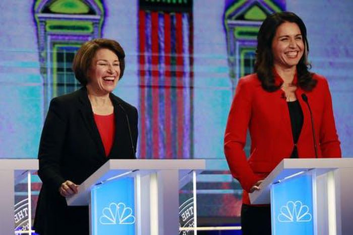Klobuchar reminds the men onstage: Women know something about abortion, too