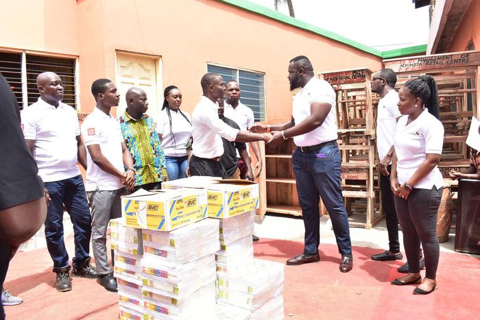 Assistant Headmaster, Mr. Adufuli expresses gratitude to ARC’s Marketing Manager Anthony Asamoah after the presentation. Looking on are the Centre Manager Olivia Torpey (right) and other officials from ARC and the school.