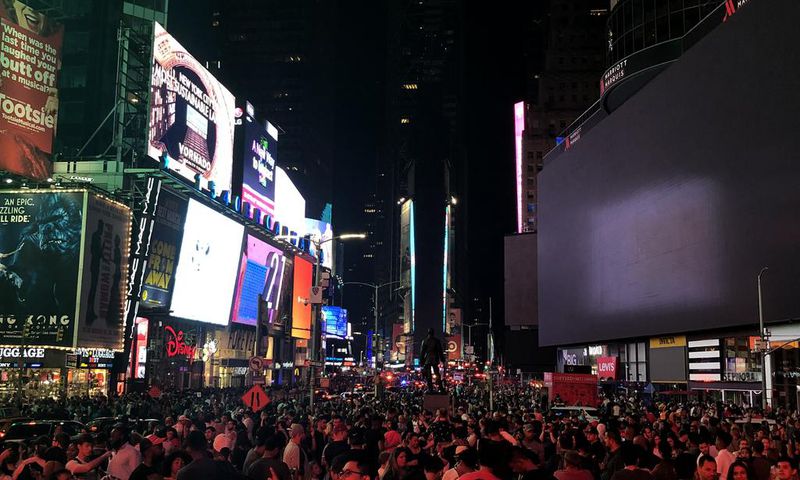 Lights Slowly Come Back On in Manhattan After Major Power Failure