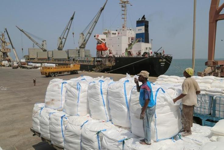 Yemenis receive sacks of food aid packages from the World Food Programme (WFP) in the Yemeni port city of Hodeida on June 25, 2019