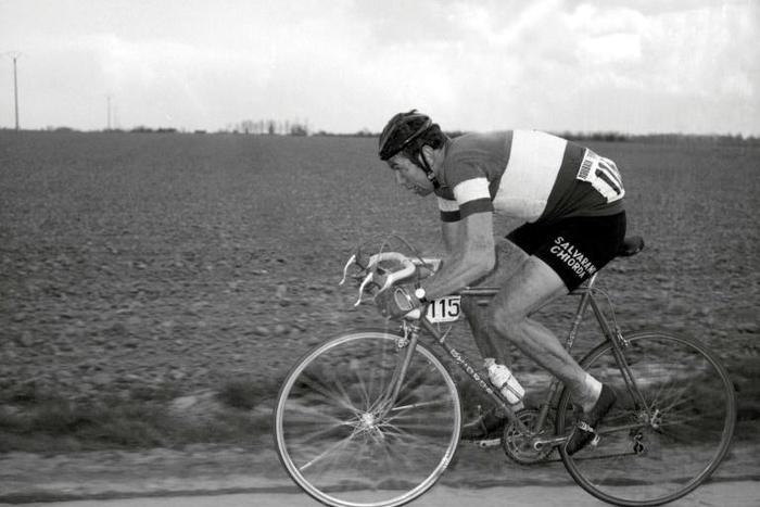 This file photo taken on April 13, 1969 shows Italian rider Felice Gimondi competing in the Paris-Roubaix cycling race