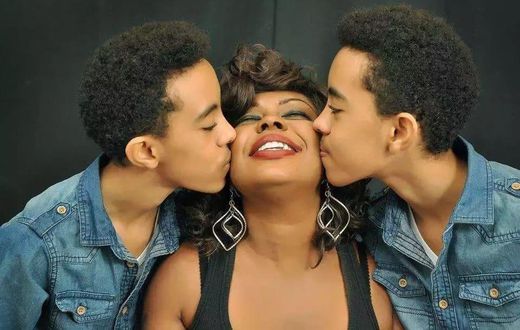 Afia Schwarzenegger and her children