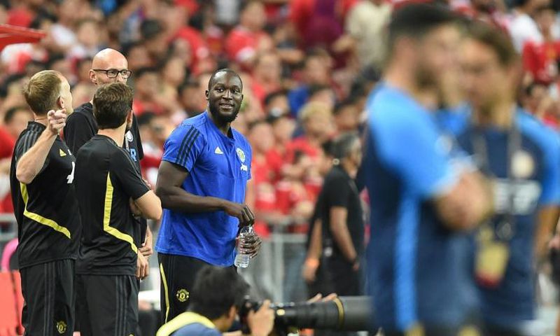 Manchester United's Romelu Lukaku (C) is seen with his team before the International Champions Cup football match between Manchester United and Inter Milan in Singapore on July 20, 2019
