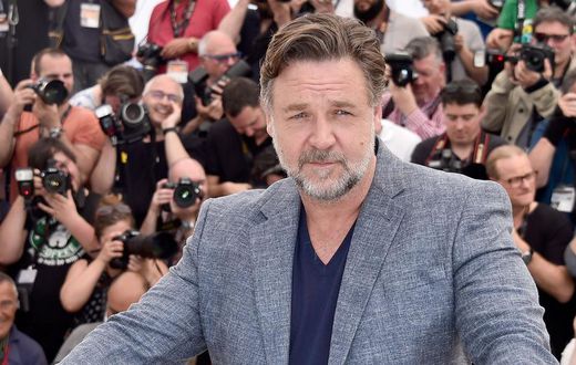 Russell Crowe Drunkenly Bought a Dinosaur Head