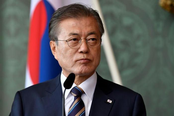 South Korean President Moon Jae-in met executives from the country's biggest firms to discuss the simmering crisis