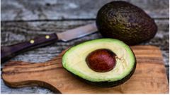 Seasoned robber uses black avocado as weapon to steal huge cash from two banks