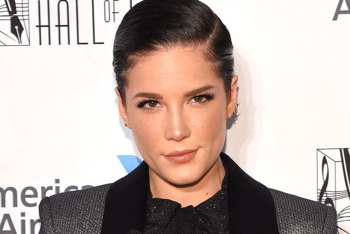 People Are Freaking Out Over Halsey's Armpits