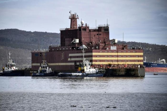 The Akademik Lomonosov's 5,000-kilometre journey to northeastern Siberia has been dubbed a potential "Chernobyl on ice" 