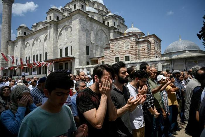 The prayers at Istanbul's Fatih mosque for former Egyptian president Mohamed Morsi were called by Turkey's religious authority Diyanet. President Recep Tayyip Erdogan, a close ally of Morsi, was to attend afternoon prayers there
