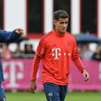 Bayern Munich coach Niko Kovac (L) has said that new star signing Philippe Coutinho will not start against Schalke on Saturday