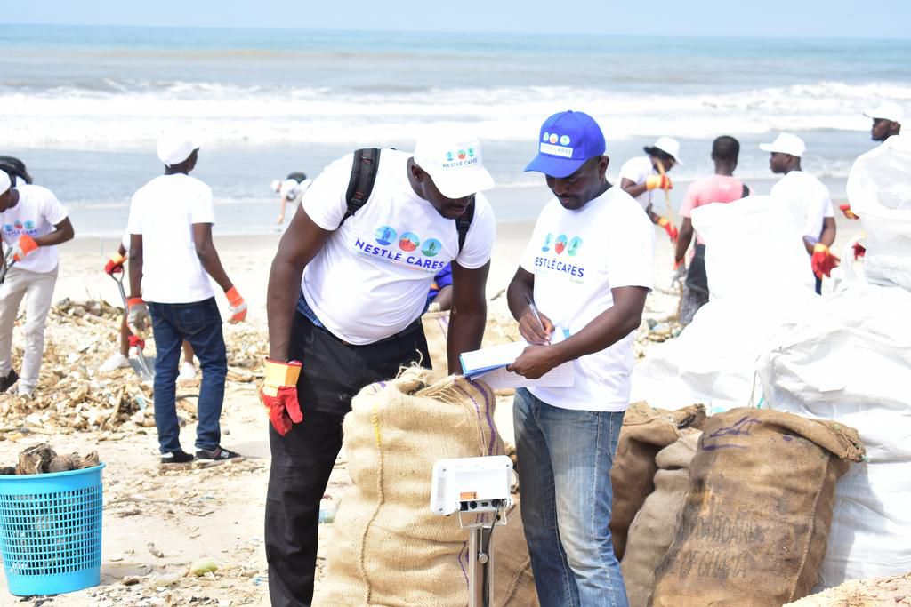 Weighing off plastics collected