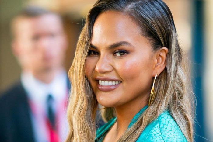 Chrissy Teigen Responds To Mom-Shaming On Twitter