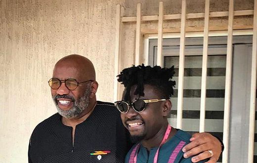 Steve Harvey hangs out with Ghanaian designer, Kwaku Bediako