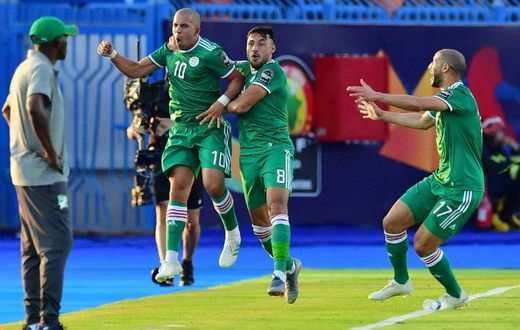 Midfielder Sofiane Feghouli (2nd-L) celebrates scoring for Algeria as Ivory Coast coach Ibrahim Kamara (L) looks on during an Africa Cup of Nations quarter-final in Egypt