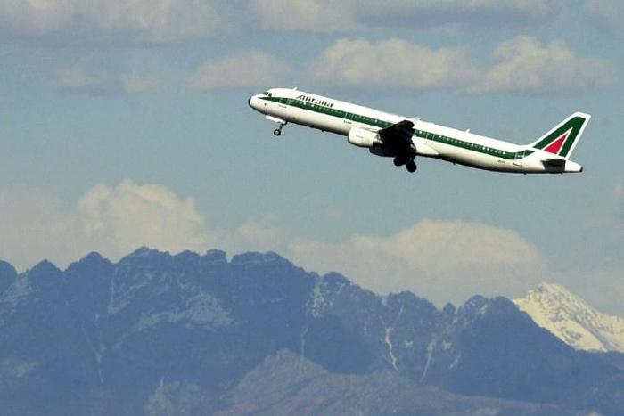 Four big investors are said to be lined up now for a reboot of the ailing Italian carrier Alitalia